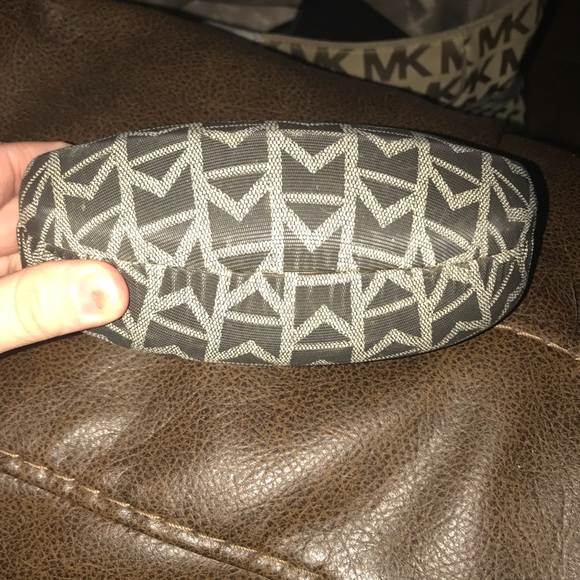 Michael Kors sun glass case - Picture 1 of 2